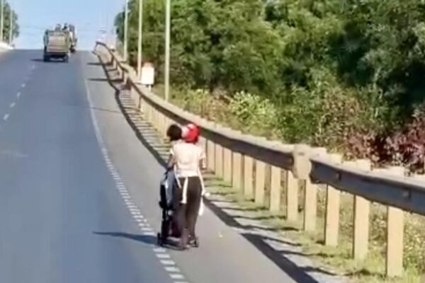 Ngành Y tế Quảng Trị lên tiếng vụ người phụ nữ cùng 2 cháu bé đi bộ giữa nắng nóng gay gắt