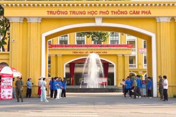 Quảng Ninh: Kỷ luật 3 cán bộ sau phản ánh ‘giám thị gợi ý thí sinh cho bạn xem bài thi’