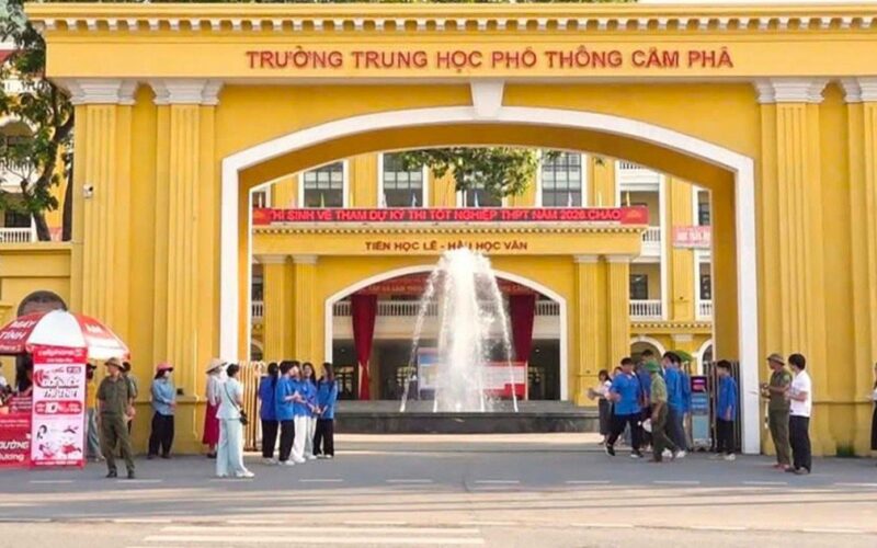 Quảng Ninh: Kỷ luật 3 cán bộ sau phản ánh ‘giám thị gợi ý thí sinh cho bạn xem bài thi’