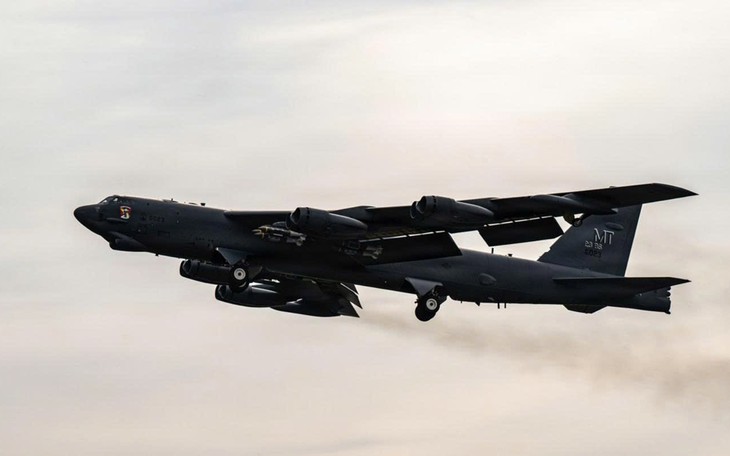 Máy bay ném bom hạt nhân B-52 Mỹ rơi tại California ngay sau khi cất cánh- Ảnh 2.
