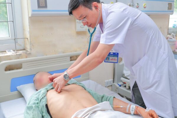 Lao động nhiều giờ dưới nắng nóng, thanh niên 25 tuổi bị tổn thương thận cấp
