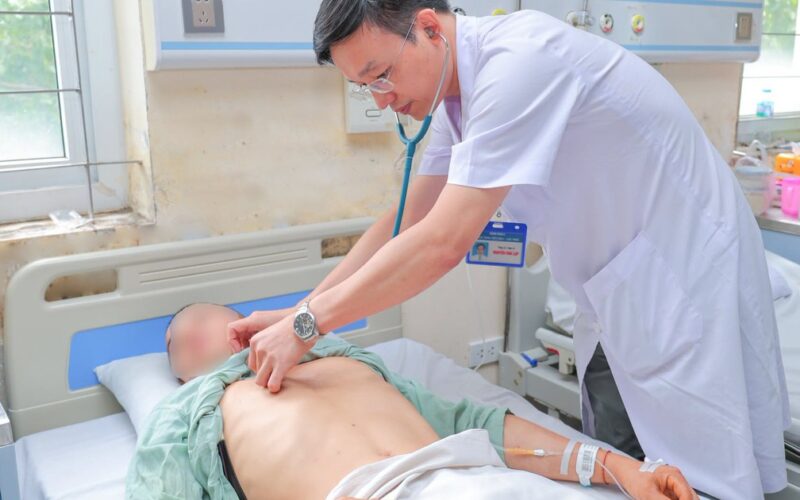 Lao động nhiều giờ dưới nắng nóng, thanh niên 25 tuổi bị tổn thương thận cấp