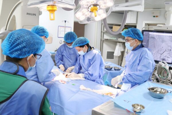 Sử dụng rượu bia nhiều năm, người đàn ông ngừng tuần hoàn 2 lần do nhồi máu cơ tim