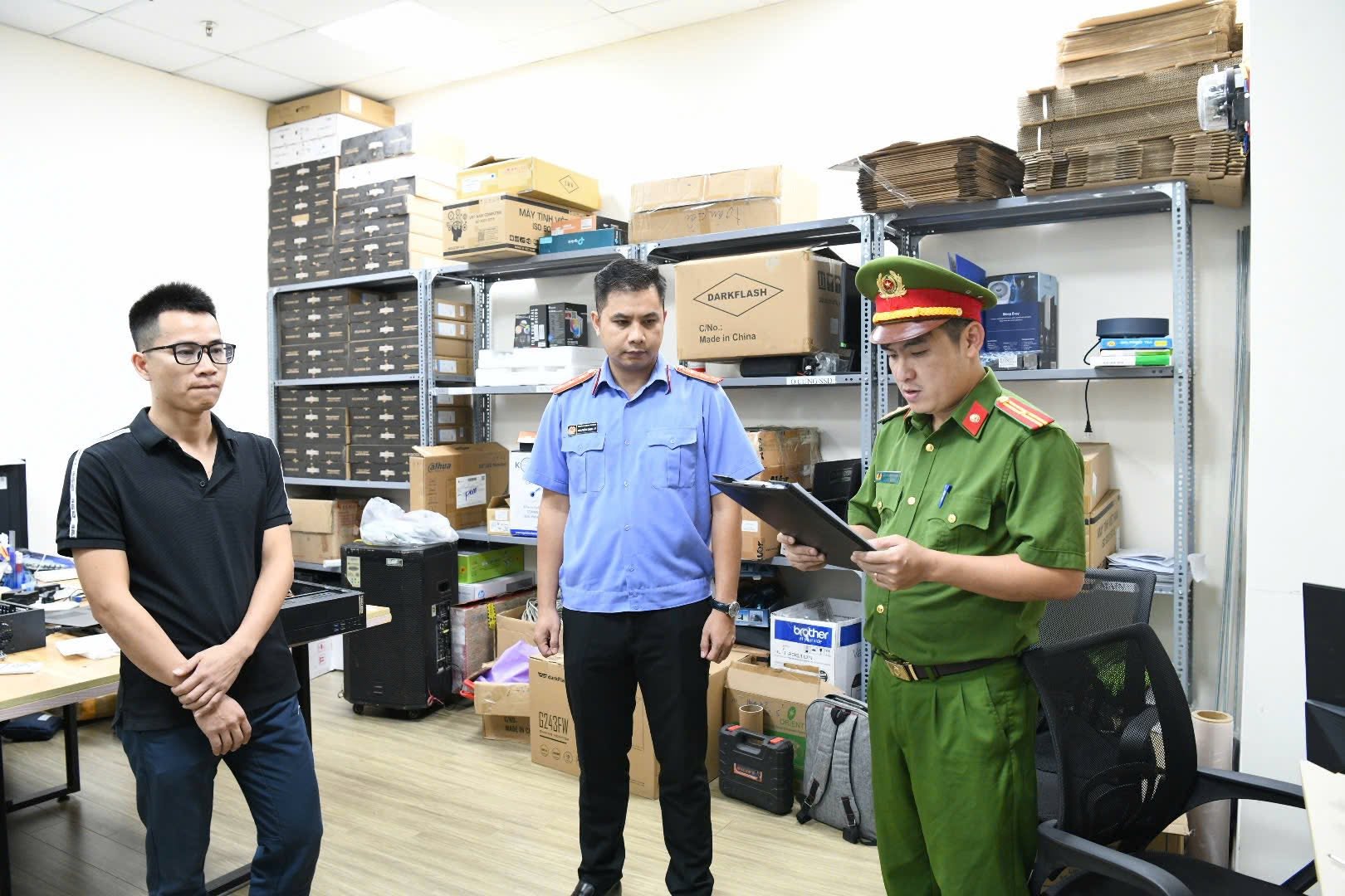 phu-tho-1-1781152819360332625446 Lần đầu khởi tố hình sự vụ cài Windows, Office không bản quyền tại Việt Nam - Ảnh 2.