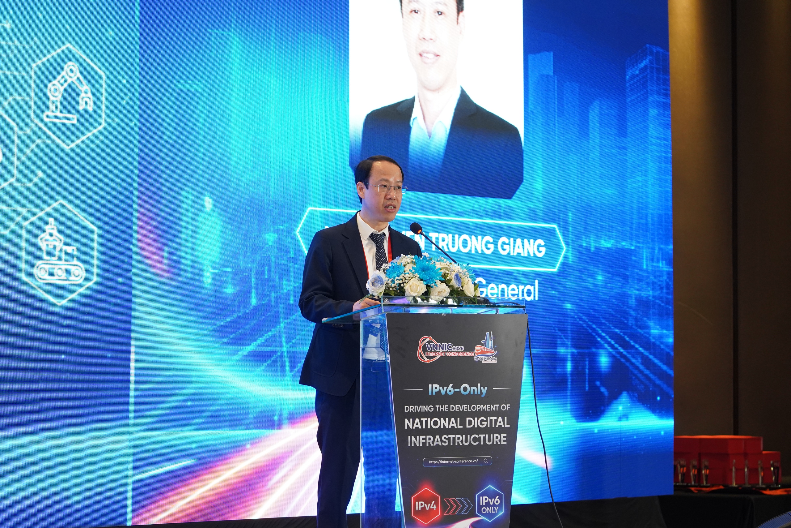 quyen-giam-doc-vnnic-nguyen-truong-giang-1-1781845146256357695973 Yêu cầu mới với hạ tầng internet để chuyển đổi số quốc gia - Ảnh 3.