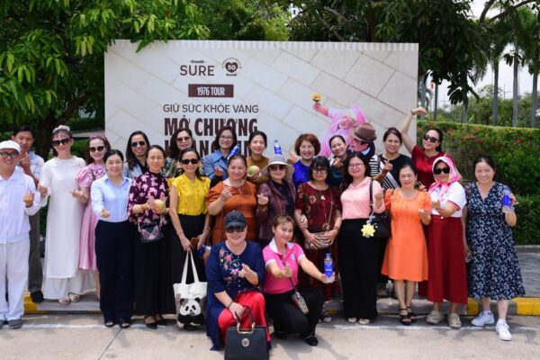 Vinamilk đón thế hệ ‘đồng niên’ tham quan nhà máy với lời hứa chăm sóc sức khỏe bằng dinh dưỡng chất lượng