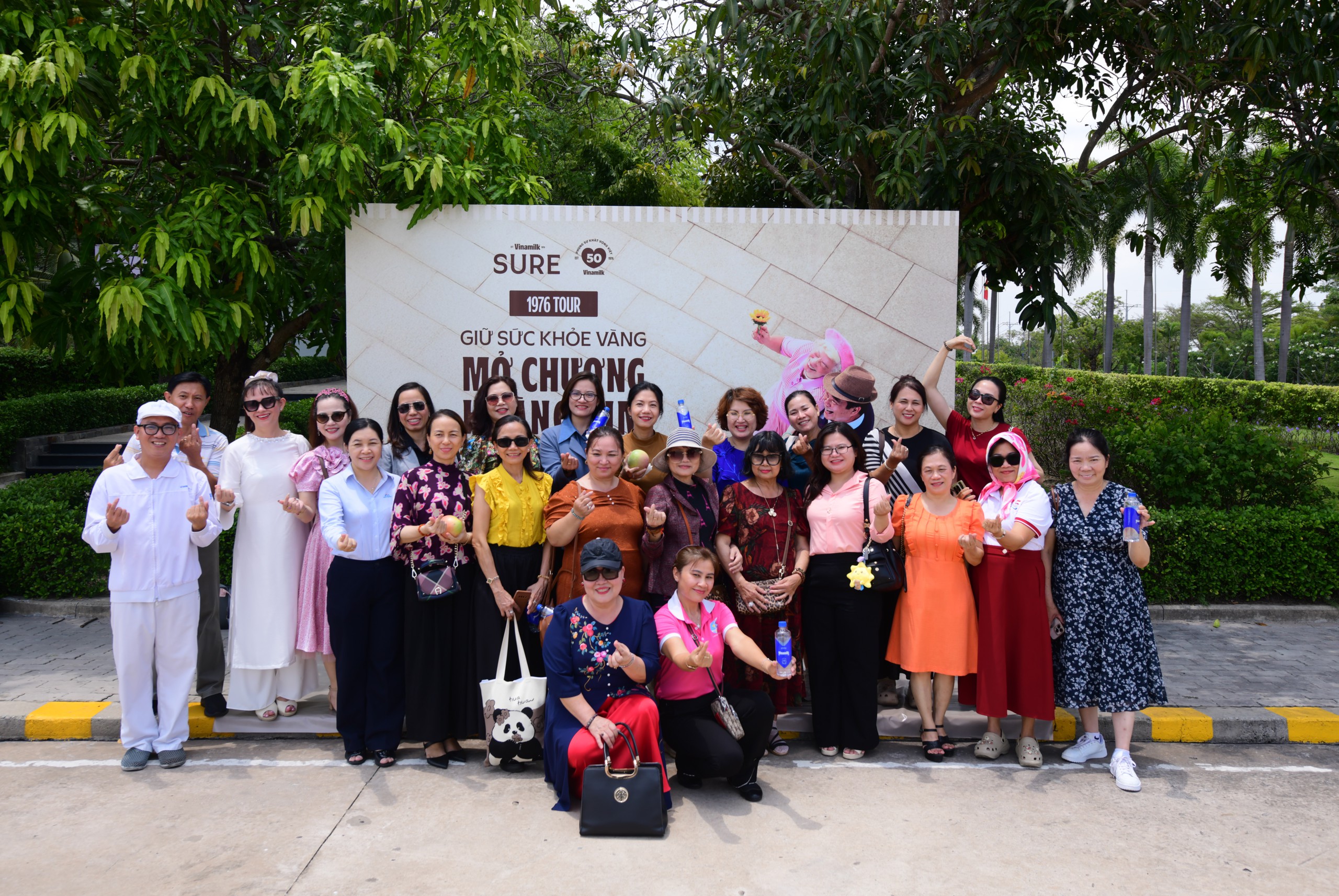 Vinamilk đón thế hệ 'đồng niên' tham quan nhà máy với lời hứa chăm sóc sức khỏe bằng dinh dưỡng chất lượng- Ảnh 1.