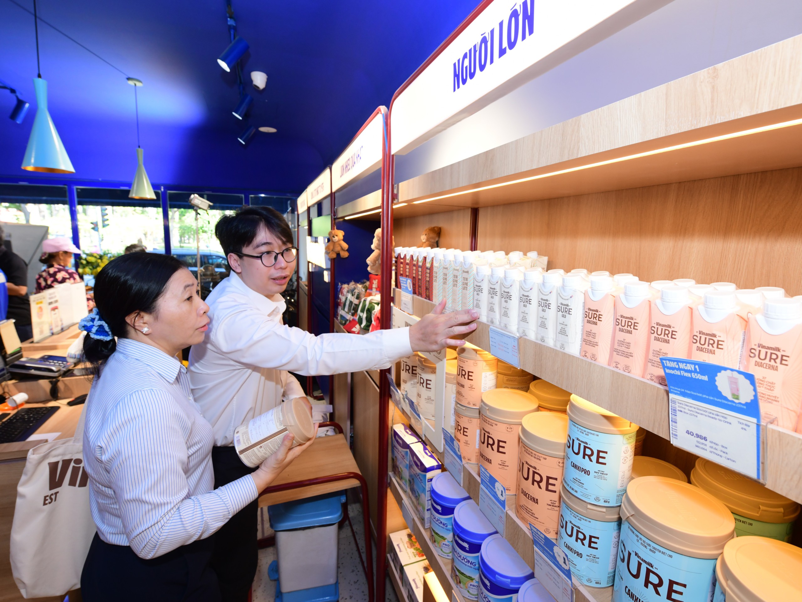 Vinamilk đón thế hệ 'đồng niên' tham quan nhà máy với lời hứa chăm sóc sức khỏe bằng dinh dưỡng chất lượng- Ảnh 6.