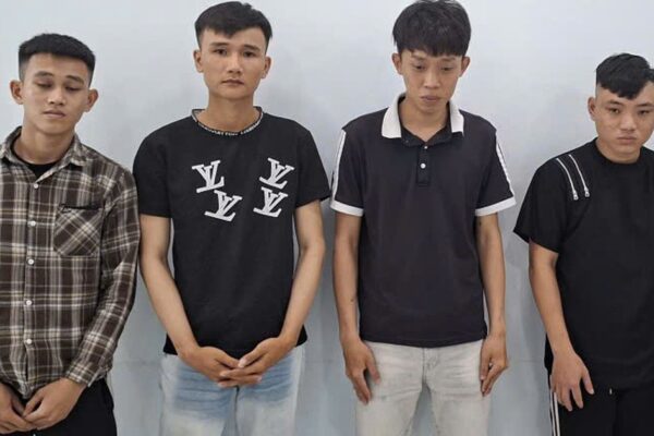 Khởi tố, bắt tạm giam 4 thanh niên dùng dao, vỏ chai bia đánh người gây thương tích
