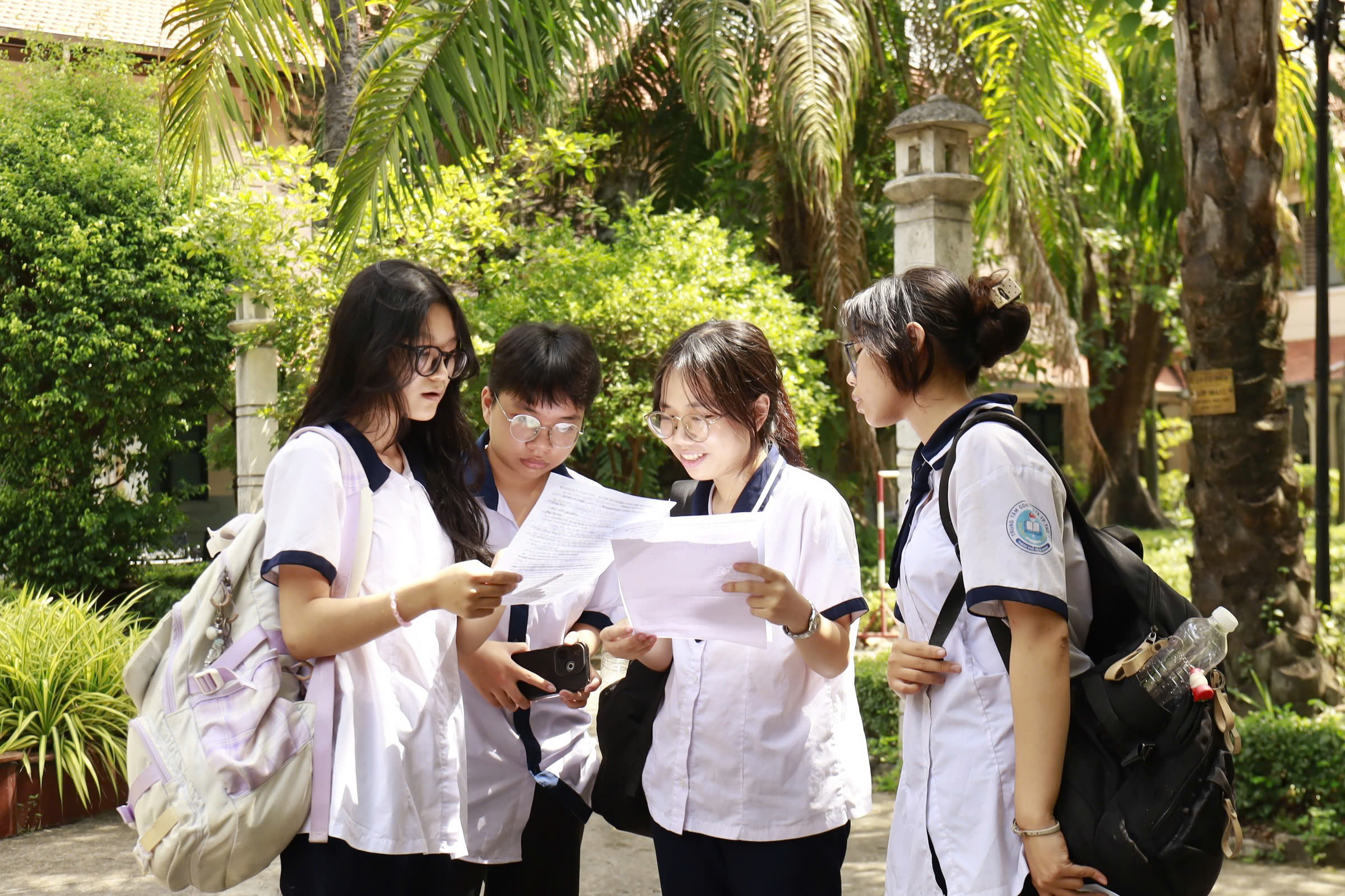 Hơn 500 thí sinh vắng thi môn Ngữ văn tại TPHCM, một thí sinh phải nhập viện cấp cứu- Ảnh 1.