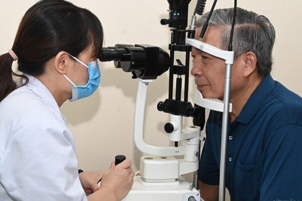 Chăm sóc sức khỏe cho gia đình chính sách, người có công hướng tới ‘Tháng tri ân’