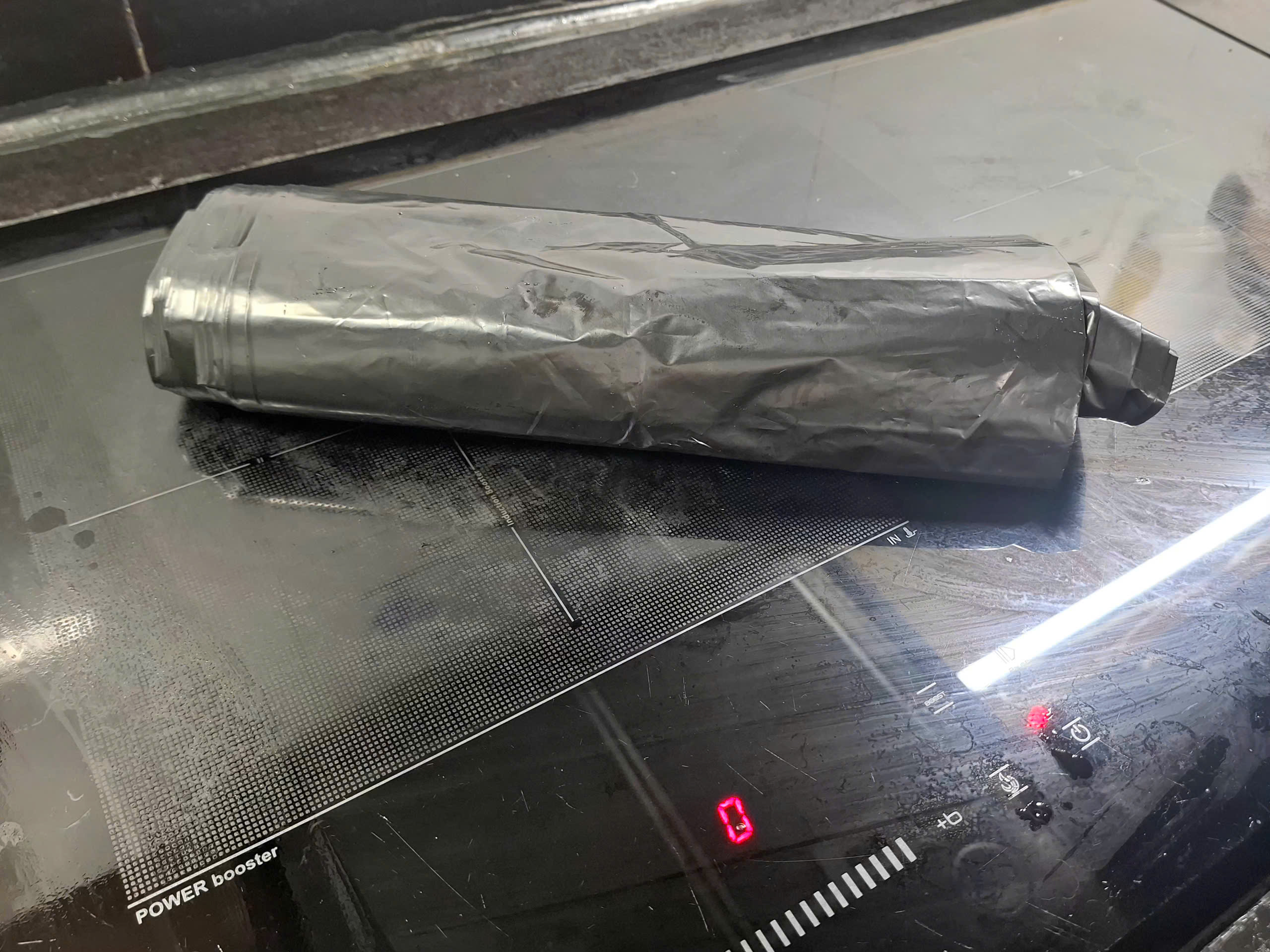 z790701841766830ca674a0dc5789568524b72b7ab6463-1780729842633983510596 Một cuộn túi nilon khiến cả tầng chung cư Hà Nội mất ngủ lúc rạng sáng- Ảnh 1.
